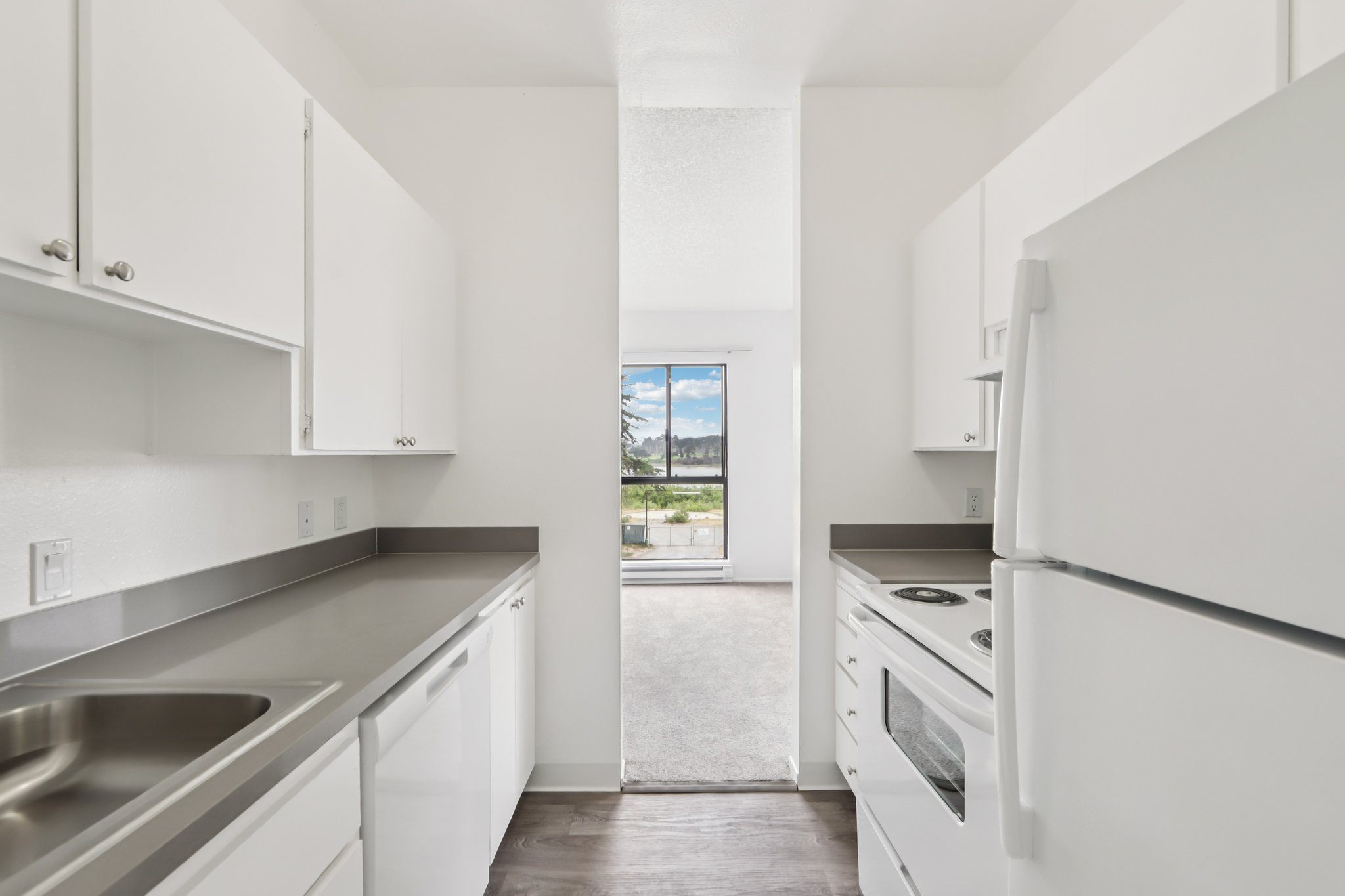 Lakewood Apartments At Lake Merced photo 3